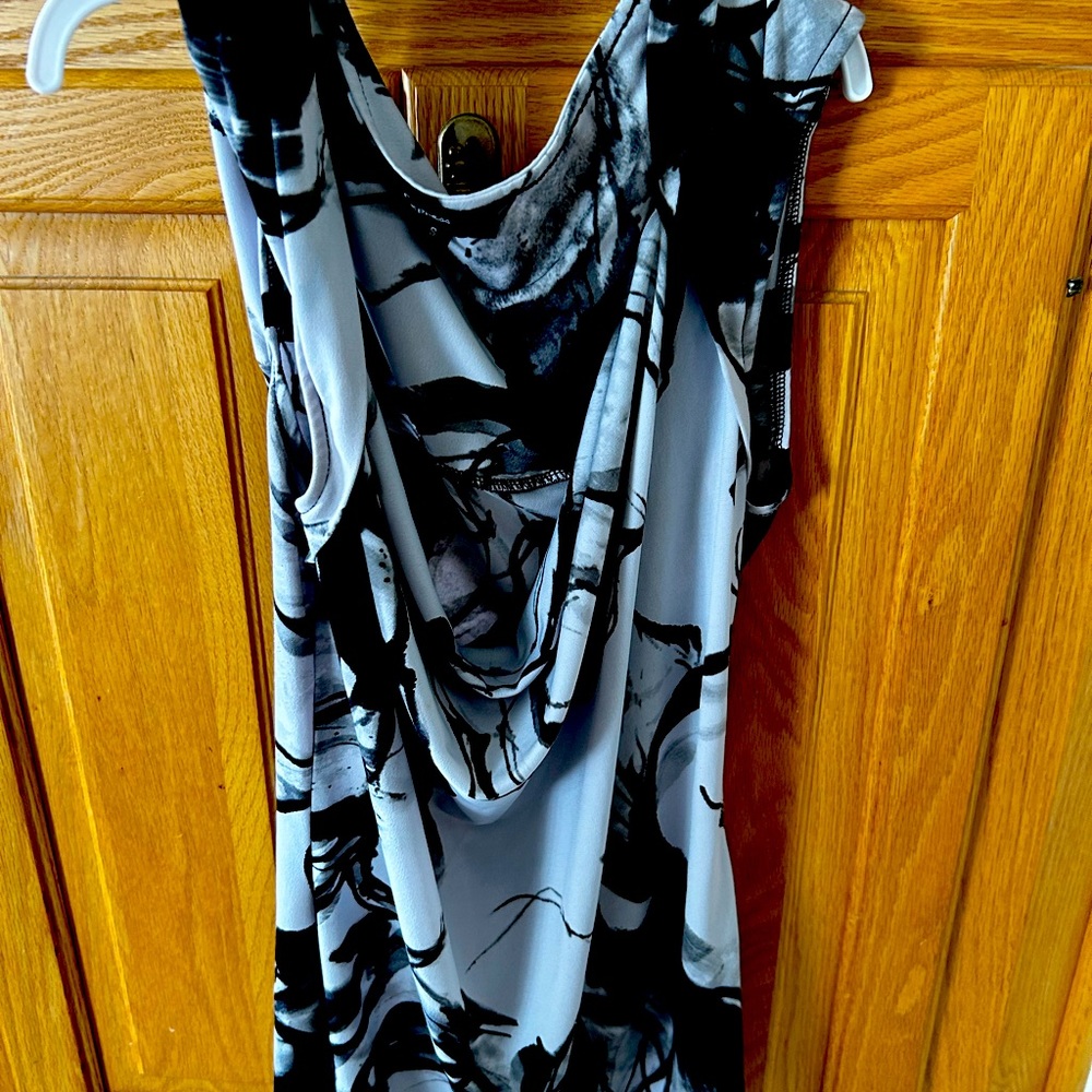 Express black and white floral scoop neck shirt size small